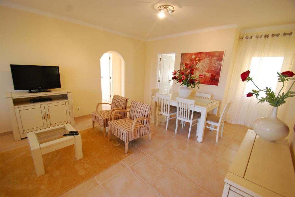 Oasis Parque Country Club Hotel Portimão Room photo
